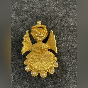 Vintage Medium size angel brooch